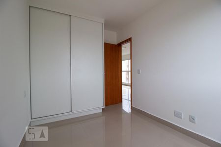 Quarto 2 de apartamento para alugar com 2 quartos, 54m² em Jardim Inconfidência, Uberlândia