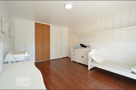 Casa à venda com 750m², 3 quartos e 5 vagasQuarto 2