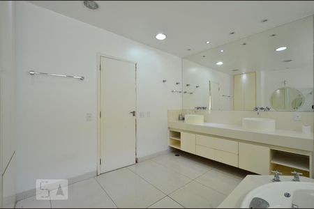 Banheiro 1 de casa à venda com 3 quartos, 750m² em Planalto Paulista, São Paulo