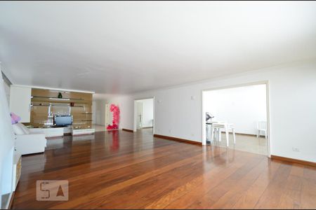 Casa à venda com 750m², 3 quartos e 5 vagasSala