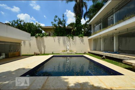 Casa à venda com 750m², 3 quartos e 5 vagasPiscina