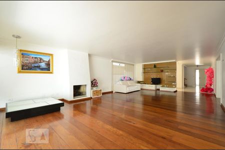 Casa à venda com 750m², 3 quartos e 5 vagasSala