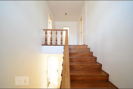 Casa à venda com 750m², 3 quartos e 5 vagasEscada