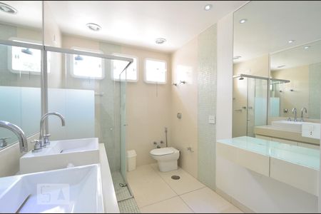 Casa à venda com 750m², 3 quartos e 5 vagasBanheiro 2