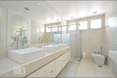 Casa à venda com 750m², 3 quartos e 5 vagasBanheiro 2