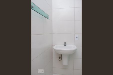 Banheiro Social de casa para alugar com 2 quartos, 76m² em Água Santa, Rio de Janeiro