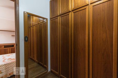 Casa à venda com 288m², 3 quartos e 4 vagas Casa à venda com 288m², 3 quartos e 4 vagasCloset