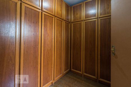 Casa à venda com 288m², 3 quartos e 4 vagas Casa à venda com 288m², 3 quartos e 4 vagasCloset