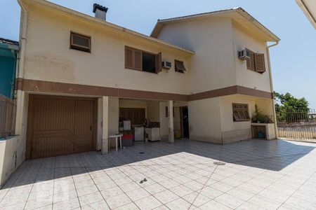 Casa à venda com 288m², 3 quartos e 4 vagas Casa à venda com 288m², 3 quartos e 4 vagasFachada
