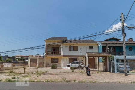 Casa à venda com 288m², 3 quartos e 4 vagas Casa à venda com 288m², 3 quartos e 4 vagasFachada