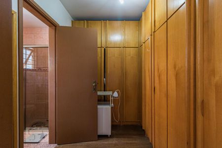 Casa à venda com 288m², 3 quartos e 4 vagas Casa à venda com 288m², 3 quartos e 4 vagasCloset