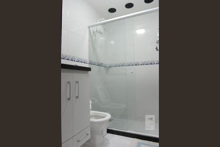 Banheiro de apartamento para alugar com 1 quarto, 30m² em Mata da Praia, Vitória