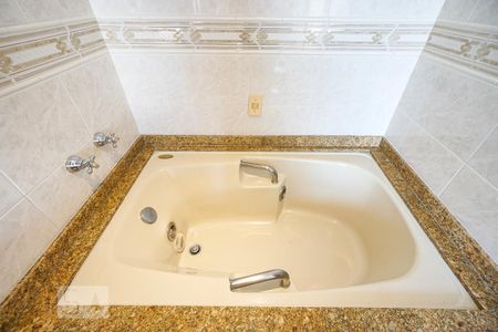 Apartamento à venda com 170m², 3 quartos e 3 vagasBanheira