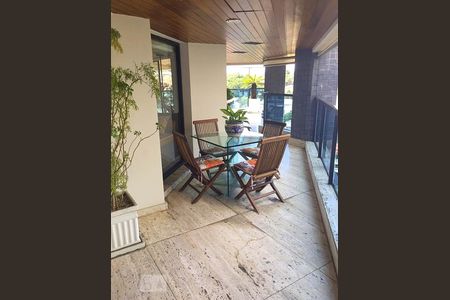 Apartamento à venda com 440m², 4 quartos e 5 vagas Apartamento à venda com 440m², 4 quartos e 5 vagasVaranda