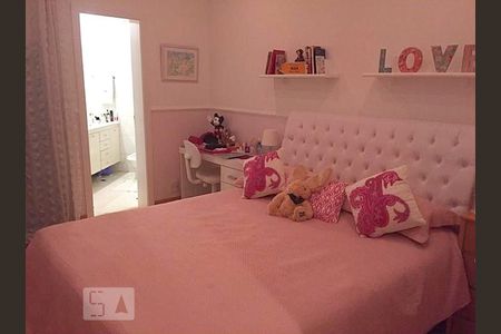 Apartamento à venda com 440m², 4 quartos e 5 vagas Apartamento à venda com 440m², 4 quartos e 5 vagasQuarto