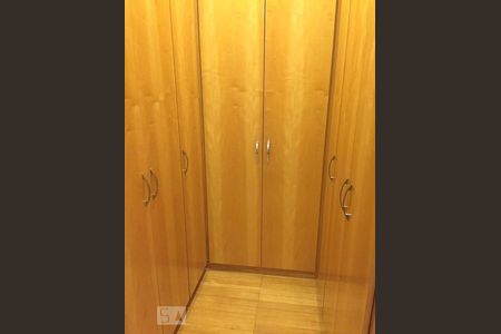 Apartamento à venda com 440m², 4 quartos e 5 vagas Apartamento à venda com 440m², 4 quartos e 5 vagasQuarto