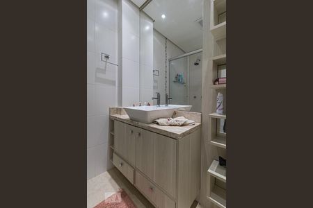 Banheiro de apartamento para alugar com 1 quarto, 43m² em Higienópolis, Porto Alegre