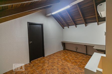 Casa à venda com 200m², 4 quartos e 2 vagas Casa à venda com 200m², 4 quartos e 2 vagasEscritório