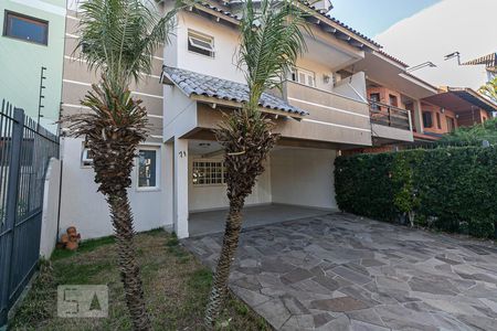 Casa à venda com 200m², 4 quartos e 2 vagas Casa à venda com 200m², 4 quartos e 2 vagasGaragem