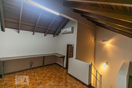 Casa à venda com 200m², 4 quartos e 2 vagas Casa à venda com 200m², 4 quartos e 2 vagasEscritório