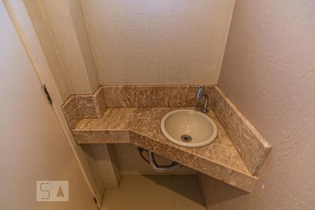 Casa à venda com 200m², 4 quartos e 2 vagas Casa à venda com 200m², 4 quartos e 2 vagasLavabo