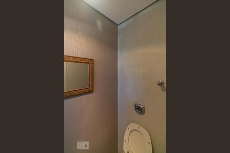 Casa à venda com 200m², 4 quartos e 2 vagas Casa à venda com 200m², 4 quartos e 2 vagasLavabo