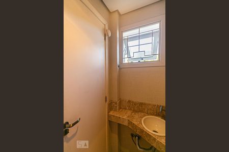 Casa à venda com 200m², 4 quartos e 2 vagas Casa à venda com 200m², 4 quartos e 2 vagasLavabo