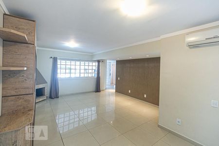 Sala de casa à venda com 4 quartos, 200m² em Ipanema, Porto Alegre