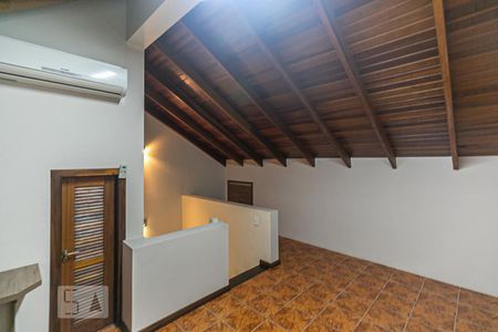 Casa à venda com 200m², 4 quartos e 2 vagas Casa à venda com 200m², 4 quartos e 2 vagasEscritório