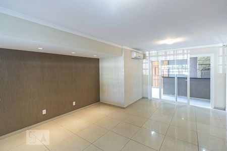 Sala de casa à venda com 4 quartos, 200m² em Ipanema, Porto Alegre