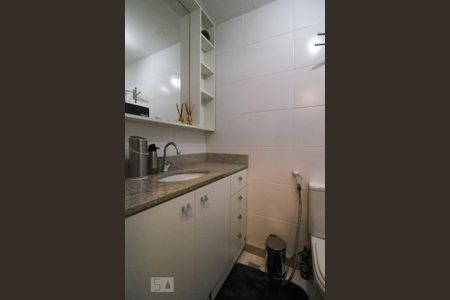 Apartamento à venda com 76m², 2 quartos e 1 vagaBanheiro da Suíte