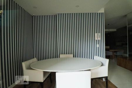 Apartamento à venda com 76m², 2 quartos e 1 vagaÁrea comum 