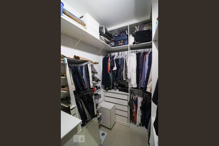 Apartamento à venda com 76m², 2 quartos e 1 vagaCloset da suíte