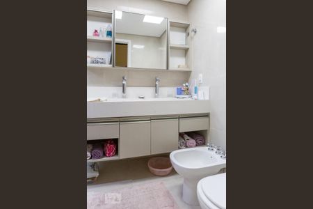 Apartamento à venda com 174m², 3 quartos e 3 vagasBanheiro da Suíte 1