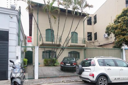 Casa para alugar com 230m², 5 quartos e 4 vagas Casa para alugar com 230m², 5 quartos e 4 vagasFachada