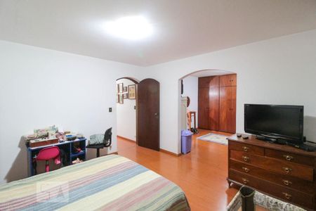 Casa para alugar com 230m², 5 quartos e 4 vagas Casa para alugar com 230m², 5 quartos e 4 vagasQuarto 2