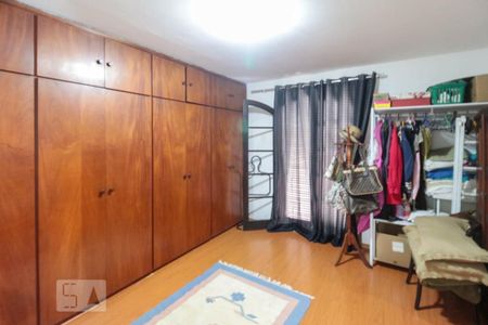 Casa para alugar com 230m², 5 quartos e 4 vagas Casa para alugar com 230m², 5 quartos e 4 vagasCloset do quarto 2