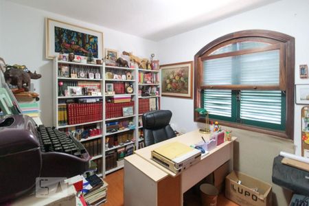 Casa para alugar com 230m², 5 quartos e 4 vagas Casa para alugar com 230m², 5 quartos e 4 vagasQuarto 3