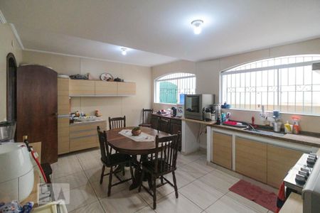 Casa para alugar com 230m², 5 quartos e 4 vagas Casa para alugar com 230m², 5 quartos e 4 vagasCozinha