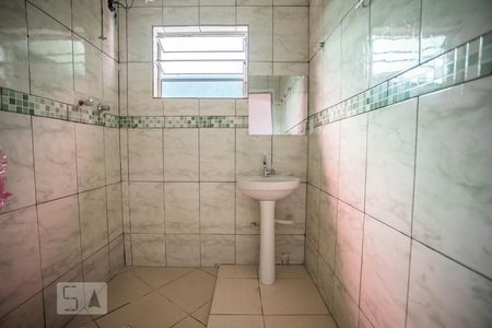 Casa à venda com 70m², 2 quartos e sem vaga Casa à venda com 70m², 2 quartos e sem vagaBanheiro