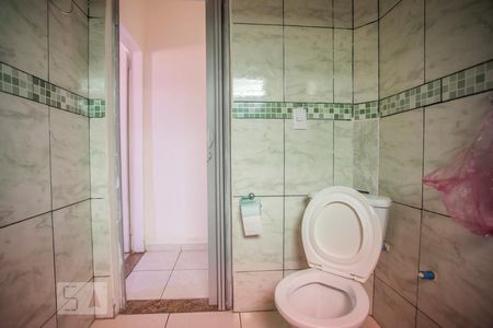 Casa à venda com 70m², 2 quartos e sem vaga Casa à venda com 70m², 2 quartos e sem vagaBanheiro