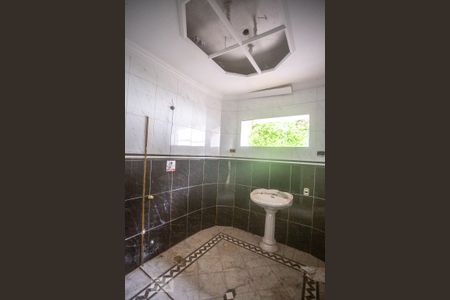 Casa à venda com 900m², 8 quartos e 10 vagas Casa à venda com 900m², 8 quartos e 10 vagasBanheiro