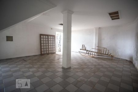 Casa à venda com 900m², 8 quartos e 10 vagas Casa à venda com 900m², 8 quartos e 10 vagasSalão