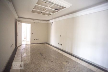 Casa à venda com 900m², 8 quartos e 10 vagas Casa à venda com 900m², 8 quartos e 10 vagasQuarto 5
