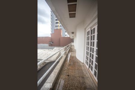 Casa à venda com 900m², 8 quartos e 10 vagas Casa à venda com 900m², 8 quartos e 10 vagasVaranda salão