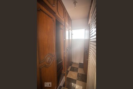Casa à venda com 900m², 8 quartos e 10 vagas Casa à venda com 900m², 8 quartos e 10 vagasCloset suíte 2