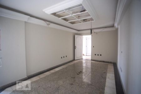 Casa à venda com 900m², 8 quartos e 10 vagas Casa à venda com 900m², 8 quartos e 10 vagasQuarto 5