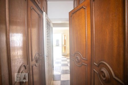 Casa à venda com 900m², 8 quartos e 10 vagas Casa à venda com 900m², 8 quartos e 10 vagasCloset suíte 2