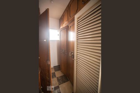 Casa à venda com 900m², 8 quartos e 10 vagas Casa à venda com 900m², 8 quartos e 10 vagasCloset suíte 2