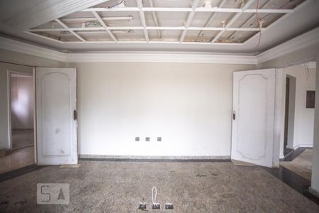 Casa à venda com 900m², 8 quartos e 10 vagas Casa à venda com 900m², 8 quartos e 10 vagasQuarto 1